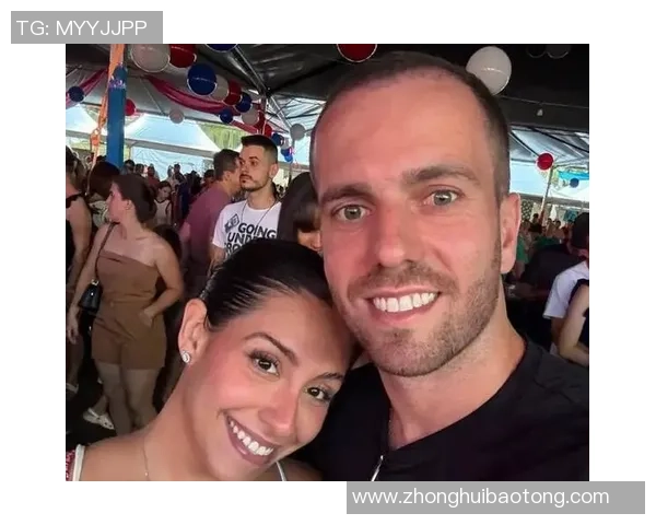 足球明星与爱妻甜蜜接吻视频曝光引发网友热议与祝福