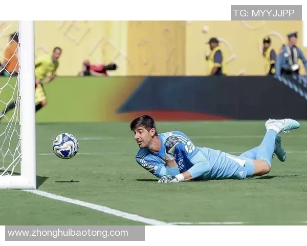 足球明星吸烟瞬间曝光引发热议健康与形象的双重考量